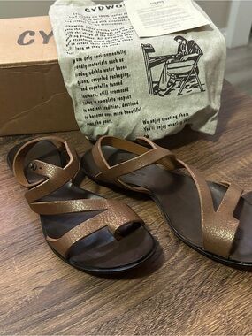 Cydwoq vintage leather sandals size 41
